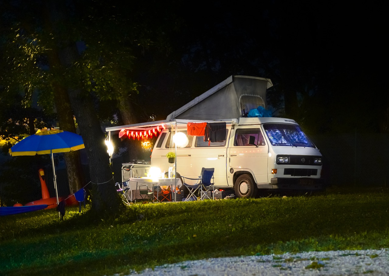 Tragbarer Wechselrichter für Camping